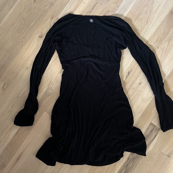 Super silky and soft black dress from Billabong - Picture 6 of 8